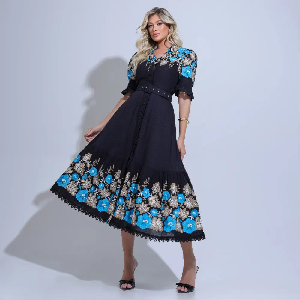 Vestido feminino bordado bonito