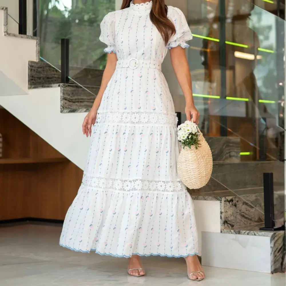 Vestido Viviane em Laise Branco c/ Azul com Gola Alta e Renda Guipir - FL87